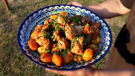 Rezept für ein leckeres Gericht mit Kartoffeln und Fleisch in einem Usbekischen Kazan